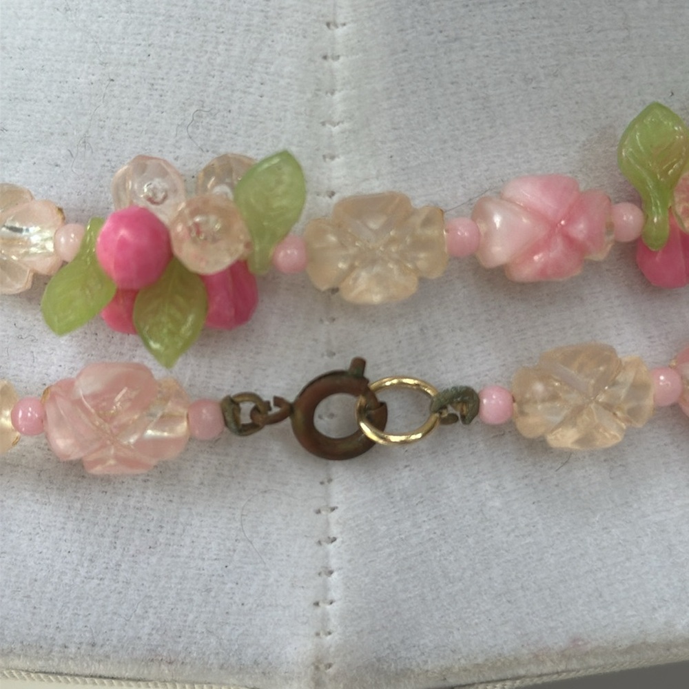 Vintage Floral Bead Necklace - Picture 4 of 5
